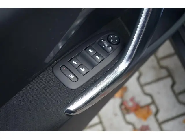 Peugeot 2008 1.2 PureTech Allure 2016 Benzine 17