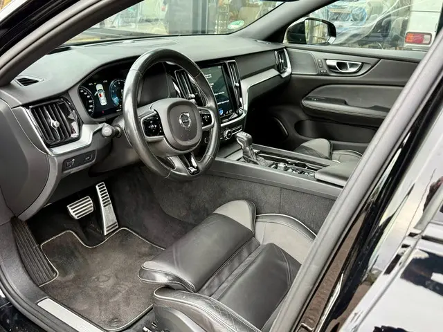 Volvo S60 2.0 T5 R-Design 2019 Benzine 10