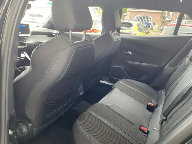 Peugeot 2008 1.2T Automaat 130pk GT 2024 Benzine 7