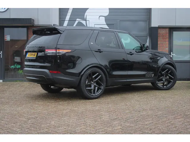 Land Rover Discovery 3.0 Td6 HSE Luxury 2018 Diesel 3