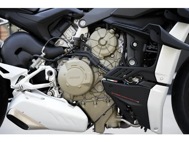Ducati Streetfighter V4 S 2022 Benzine 4