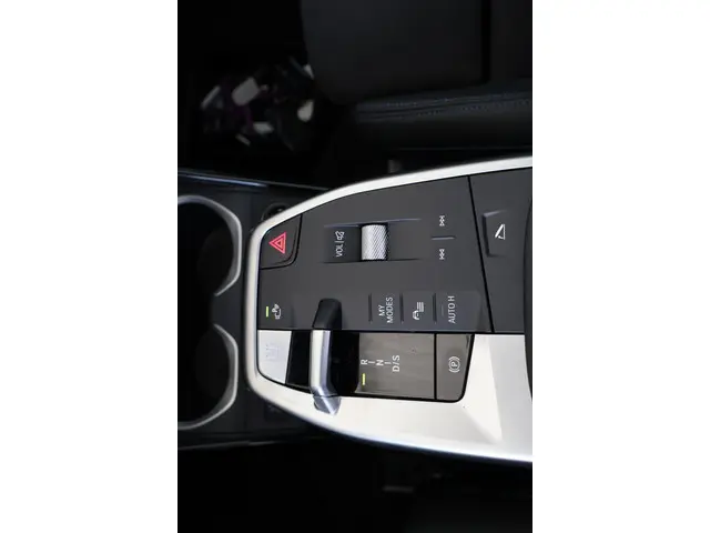 BMW X1 xDrive25e 2025 Hybride Benzine 23