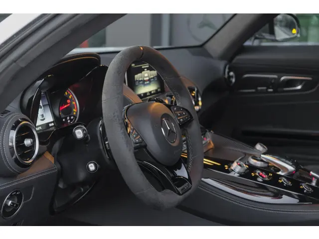 Mercedes-Benz AMG GT R 4.0 V8 585pk GTR 2018 Benzine 8