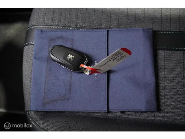 Peugeot 2008 1.2 PureTech Allure 2021 Benzine 35