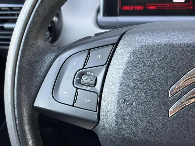 Citroën C4 Cactus 1.2 PureTech Shine 2016 Benzine 23