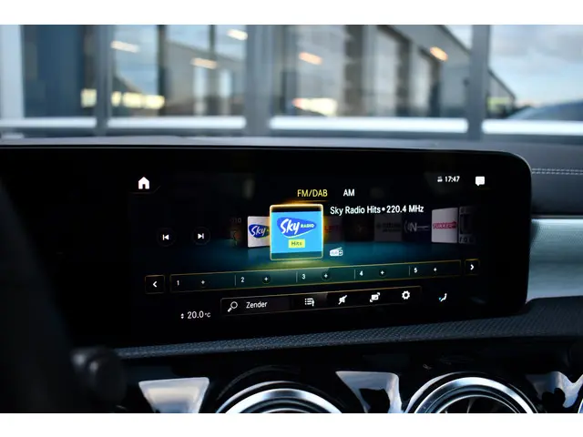 Mercedes-Benz A-Klasse 250 e AMG 2021 Hybride Benzine 47