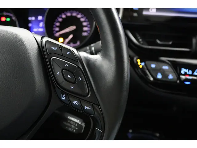 Toyota C-HR 1.8 Hybrid Bi-Tone 2018 Hybride Benzine 21