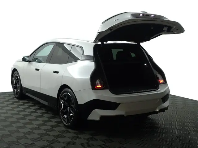 BMW iX xDrive40 M Sport Plus 77 kWh- 2023 Elektrisch 35