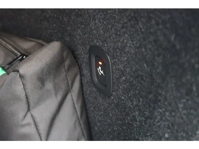 Volvo XC40 B4 Plus Dark 2025 Benzine 25