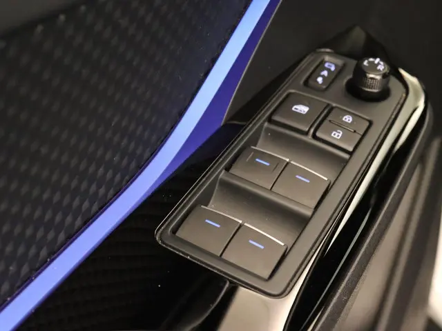 Toyota C-HR 2.0 Hybrid Bi-Tone 2020 Hybride Benzine 20