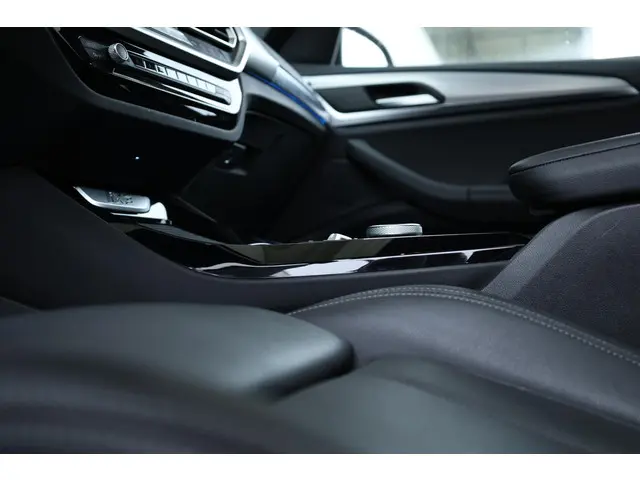 BMW iX3 Executive 80 kWh 2024 Elektrisch 46