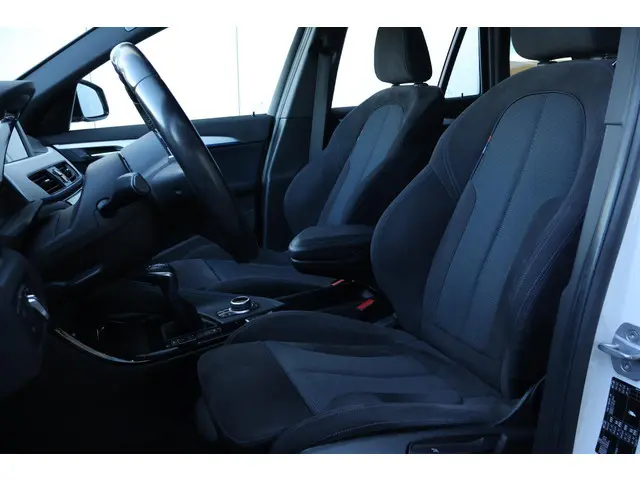BMW X1 xDrive20i Executive 2017 Benzine 13