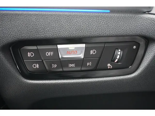 BMW 3 Serie Touring 320i 2021 Benzine 33