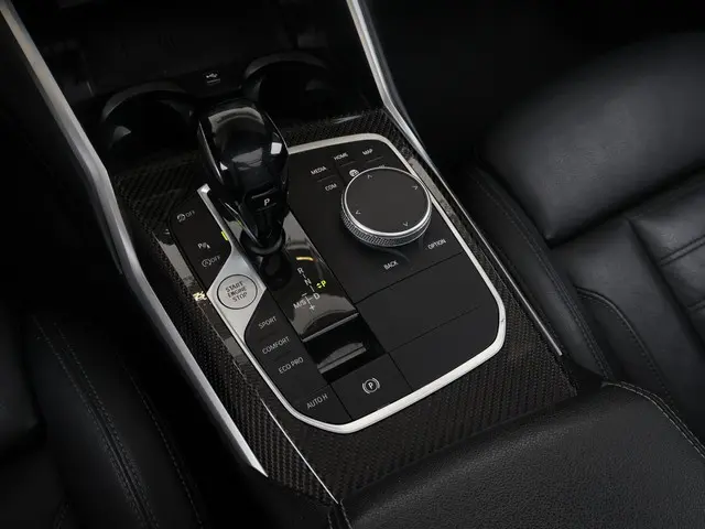 BMW 3 Serie Touring 330i High Executive 2021 Benzine 24