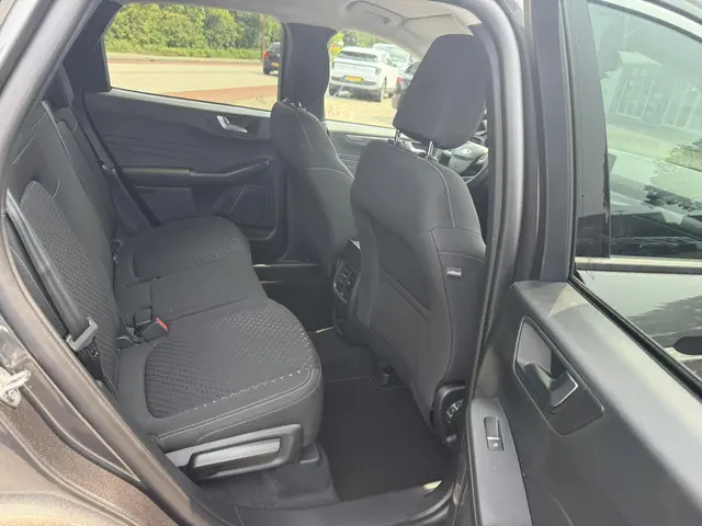 Ford Kuga 2.5 PHEV Titanium 2025 Hybride Benzine 39