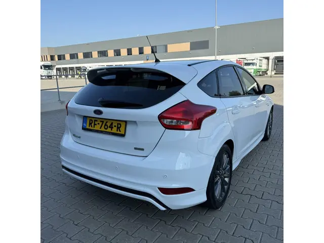 Ford Focus 1.0 ST-Line | PDC | Sport Uitvoering ! 2016 Benzine 4