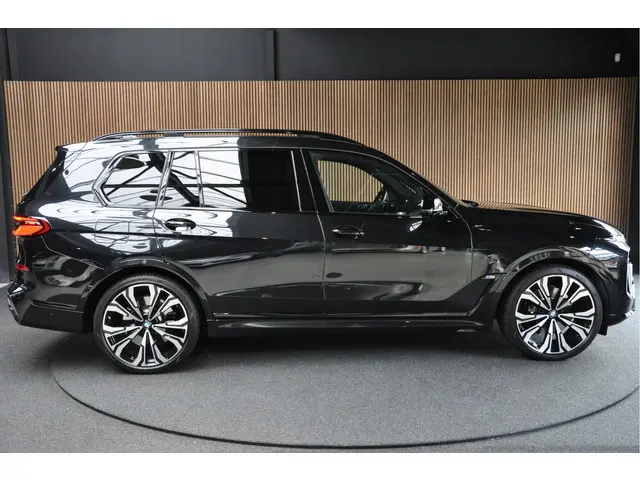 BMW X7 M60i xDrive 2022 Hybride Benzine 6