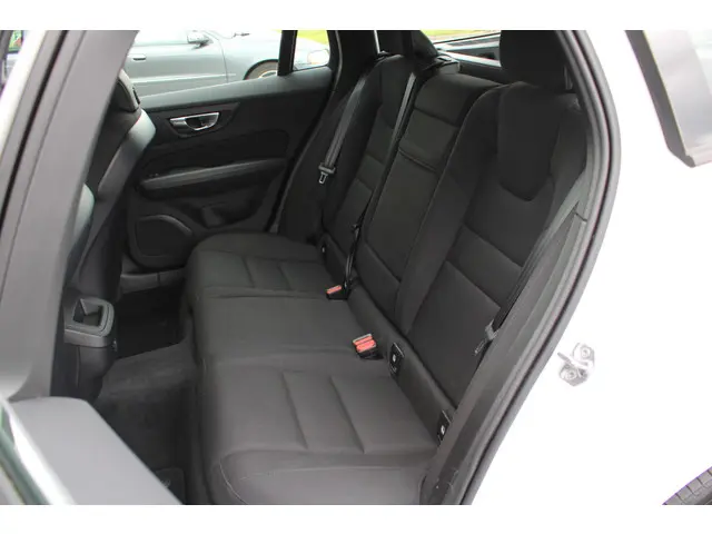 Volvo V60 B3 Automaat Momentum Advantage 2021 Benzine 17