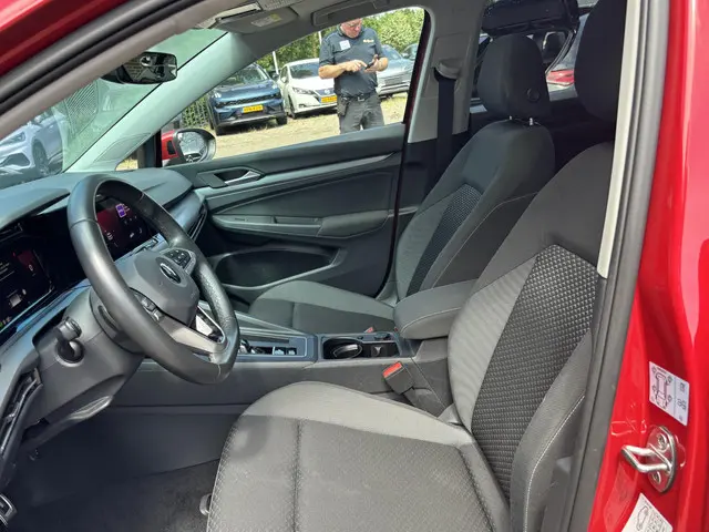 Volkswagen Golf 1.0 eTSI Life 2021 Benzine 18