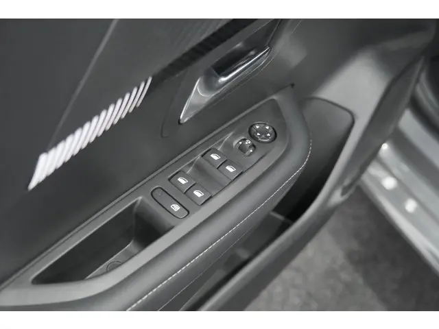 Peugeot 208 PureTech 100 Allure 2024 Benzine 28