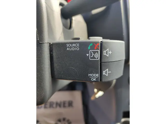 Dacia Logan MCV TCe 90 Lauréate 2016 Benzine 17