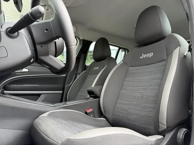Jeep Avenger Longitude 54 kWh Aut. 2024 Elektrisch 10