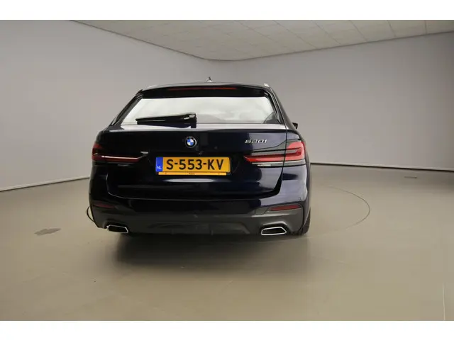 BMW 5 Serie Touring 520i 2023 Benzine 3