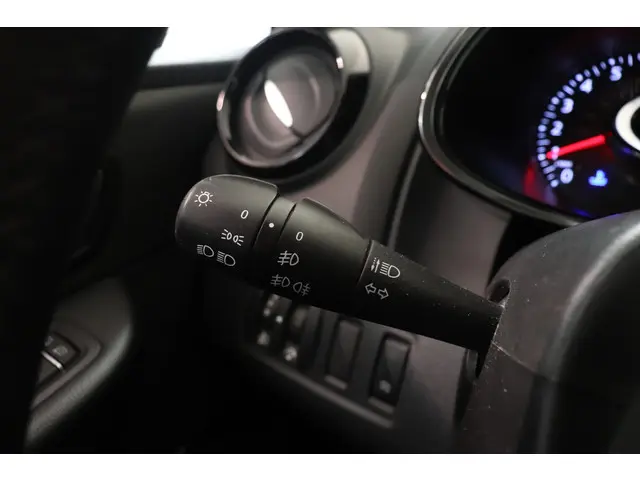 Renault Clio 0.9 TCe Limited 2019 Benzine 25