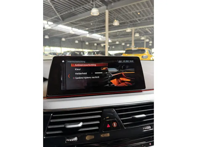 BMW 5 Serie Touring 530i High Executive 2018 Benzine 24