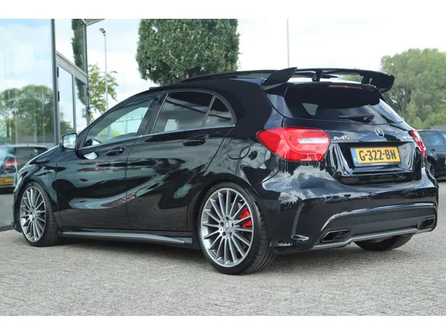 Mercedes-Benz A-Klasse AMG 45 4MATIC 2015 Benzine 12