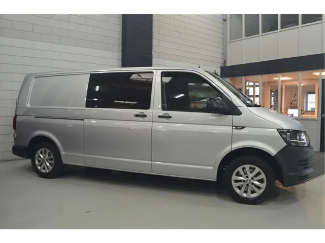 Volkswagen Transporter 2.0 TDI L2H1 DC 2017 Diesel 3