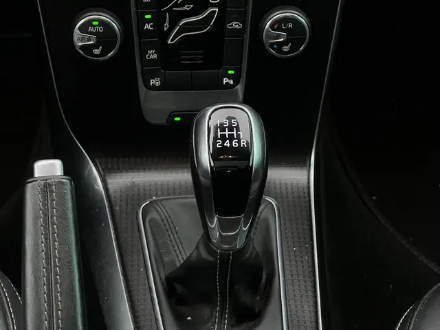 Volvo V40 2.0 T4 Business Sport 2018 Benzine 16