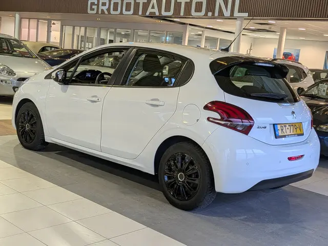 Peugeot 208 1.2 PureTech Active Automaat 2018 Benzine 3