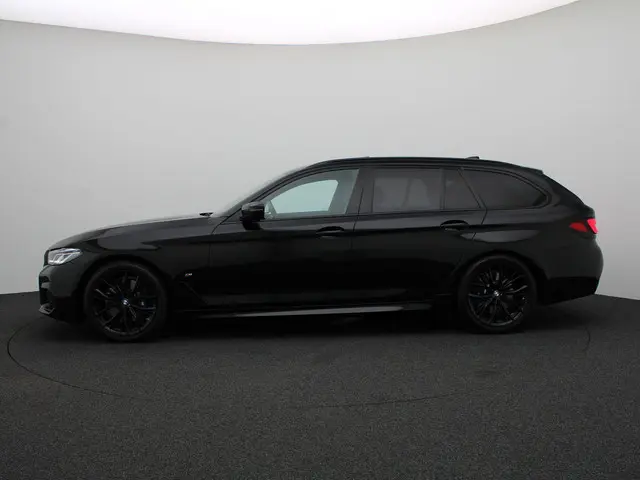 BMW 5 Serie Touring 530i 2020 Benzine 4