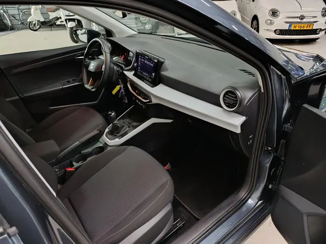 SEAT Arona 1.0 TSI Style 2022 Benzine 14