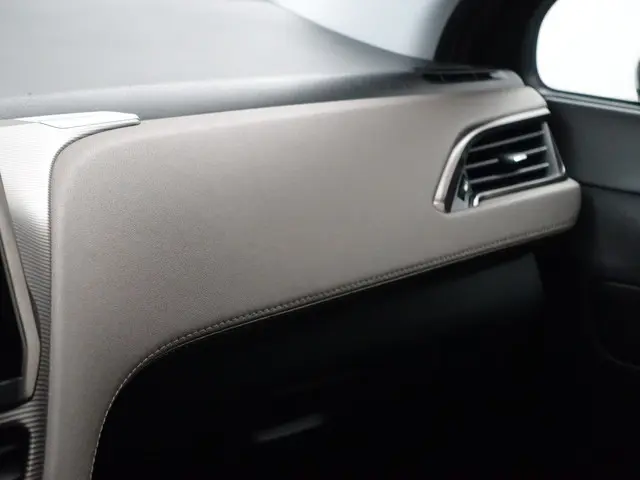 Peugeot 2008 1.2 PureTech Féline- 2016 Benzine 10