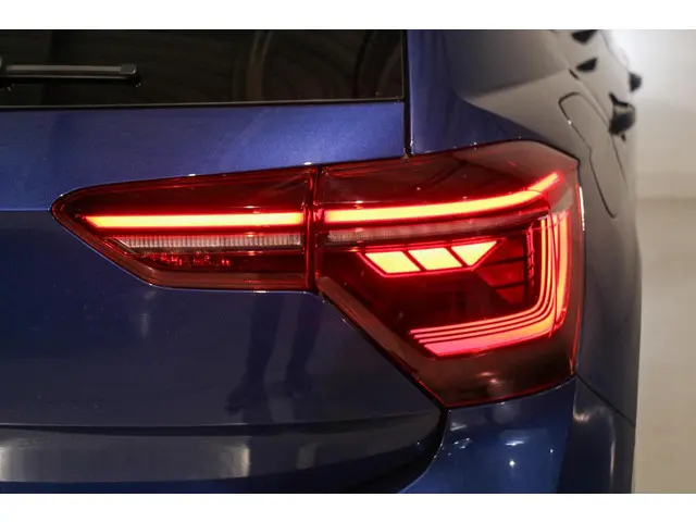 Volkswagen Polo 1.0 TSI Business PANO | IQ 2024 Benzine 9