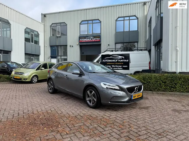 Volvo V40 1.5 T2 R-Design AUTOMAAT!! 2016 Benzine