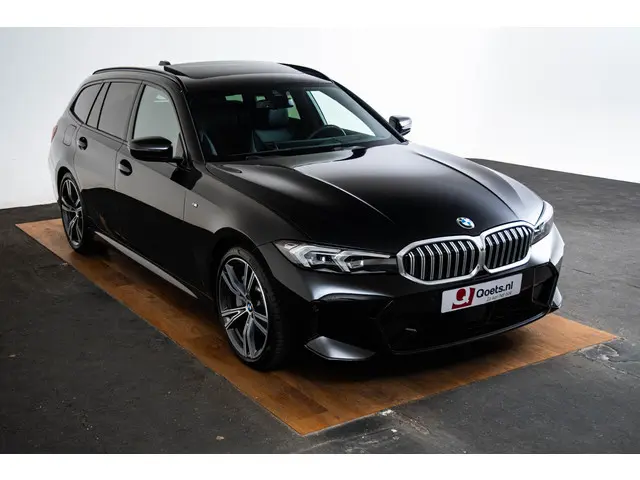 BMW 3 Serie Touring 330i 2023 Benzine 22