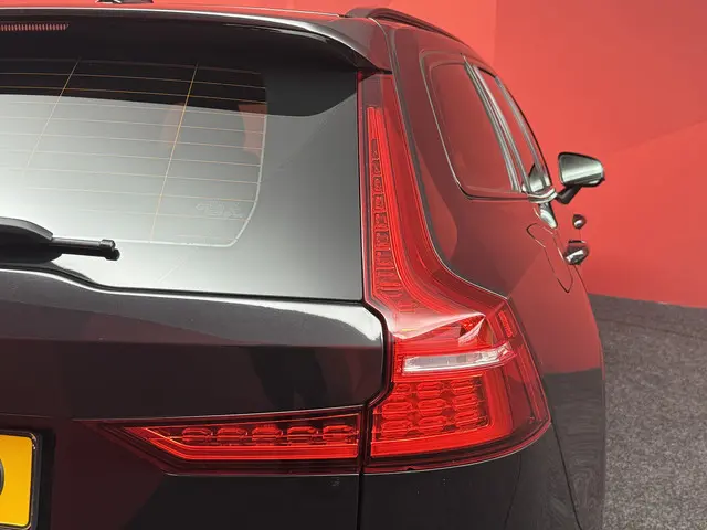 Volvo V60 2.0 B4 R-Design 2022 Hybride Benzine 23