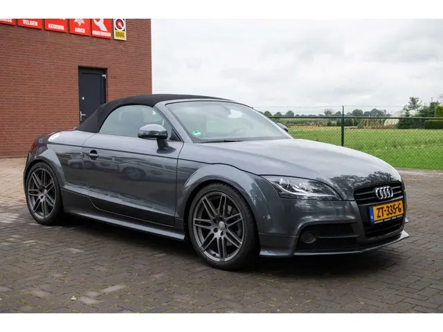 Audi TT 2