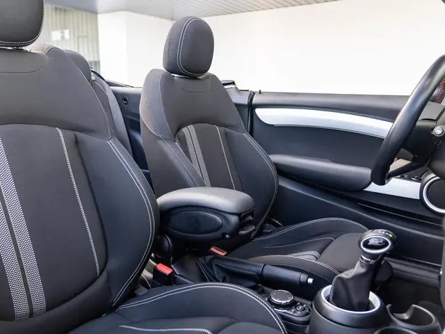 MINI Cooper Cabrio Aut. 2017 Benzine 12