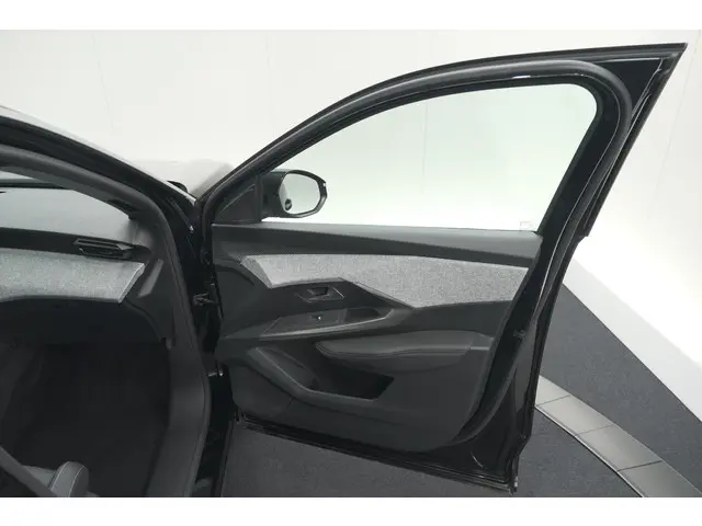 Peugeot 5008 1.2 Hybrid 136 Allure 2025 Hybride Benzine 60