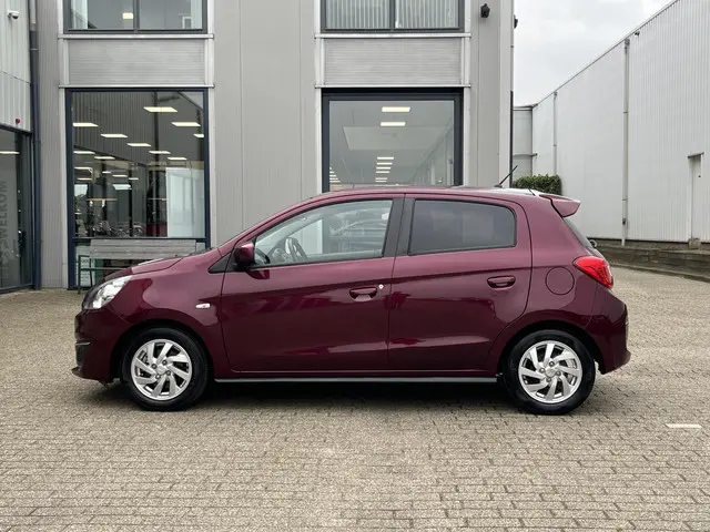 Mitsubishi Space Star 1.0 Intense 2016 Benzine 23