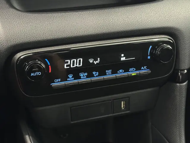 Toyota Yaris 1.5 Hybrid Active 2022 Hybride Benzine 10