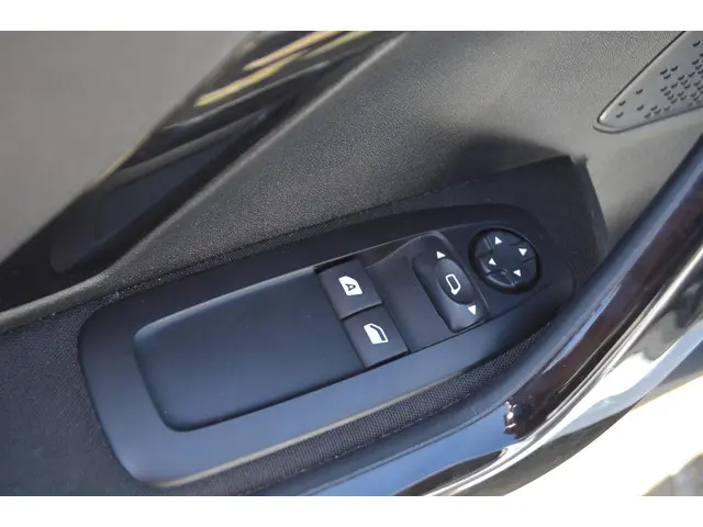 Peugeot 208 1.2 PureTech Blue Lion 2016 Benzine 17