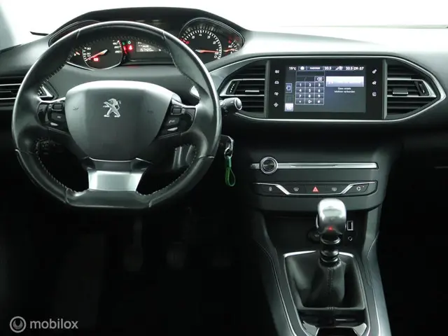 Peugeot 308 1.2 e-THP nw. revisie motor. 2014 Benzine 16