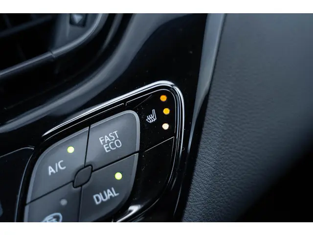 Toyota C-HR 2.0 Hybrid Bi-Tone 2020 Hybride Benzine 37