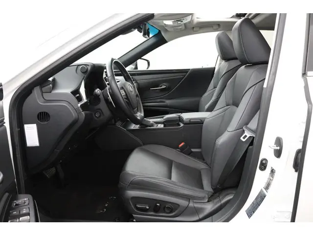 Lexus ES 300h Preference Line 2021 Hybride Benzine 17
