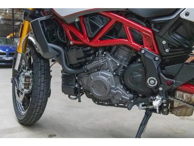 Indian FTR 1200 Carbon *Akrapovic* 2020 Benzine 17